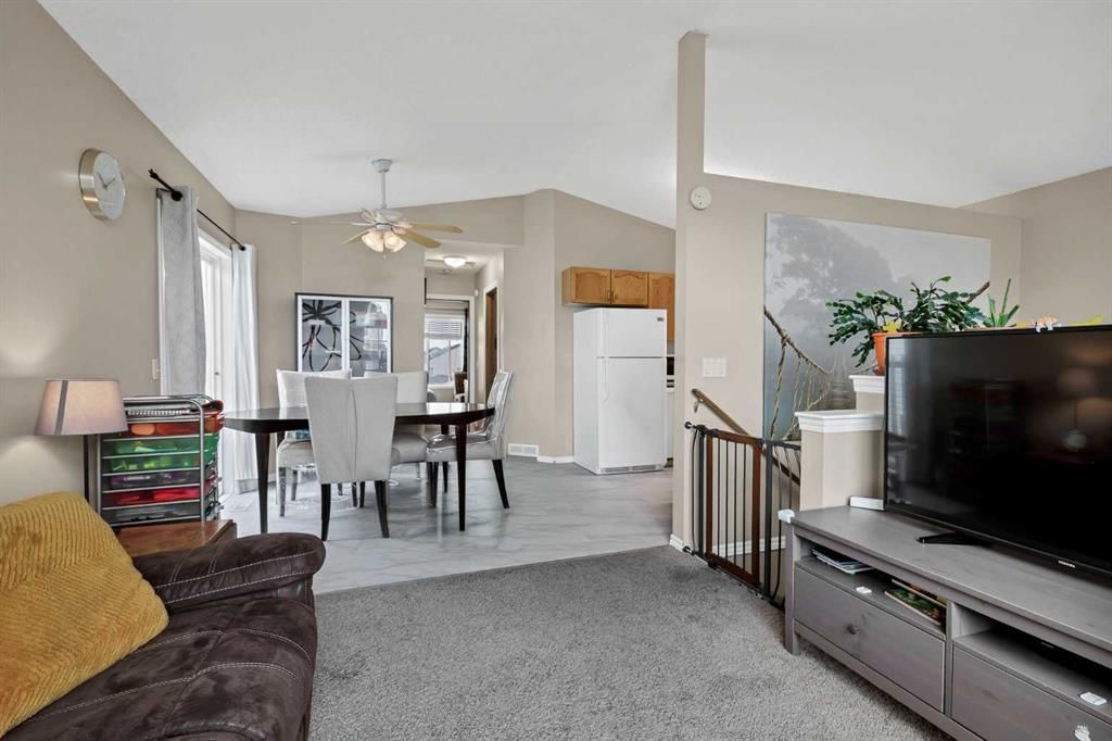 135 Covewood Close NE, Calgary — photo 5 of 19