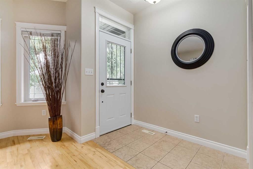 310 8 Avenue NE, Calgary — photo 3 of 47