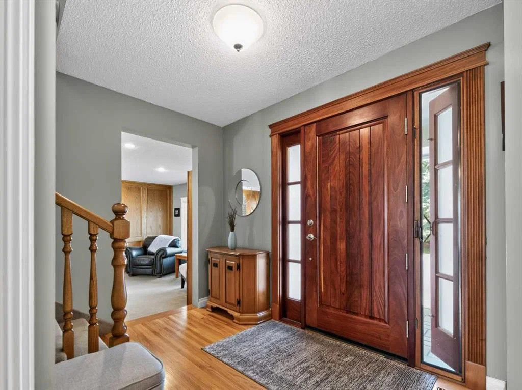 10723 Maplebend Drive SE, Calgary — photo 5 of 50