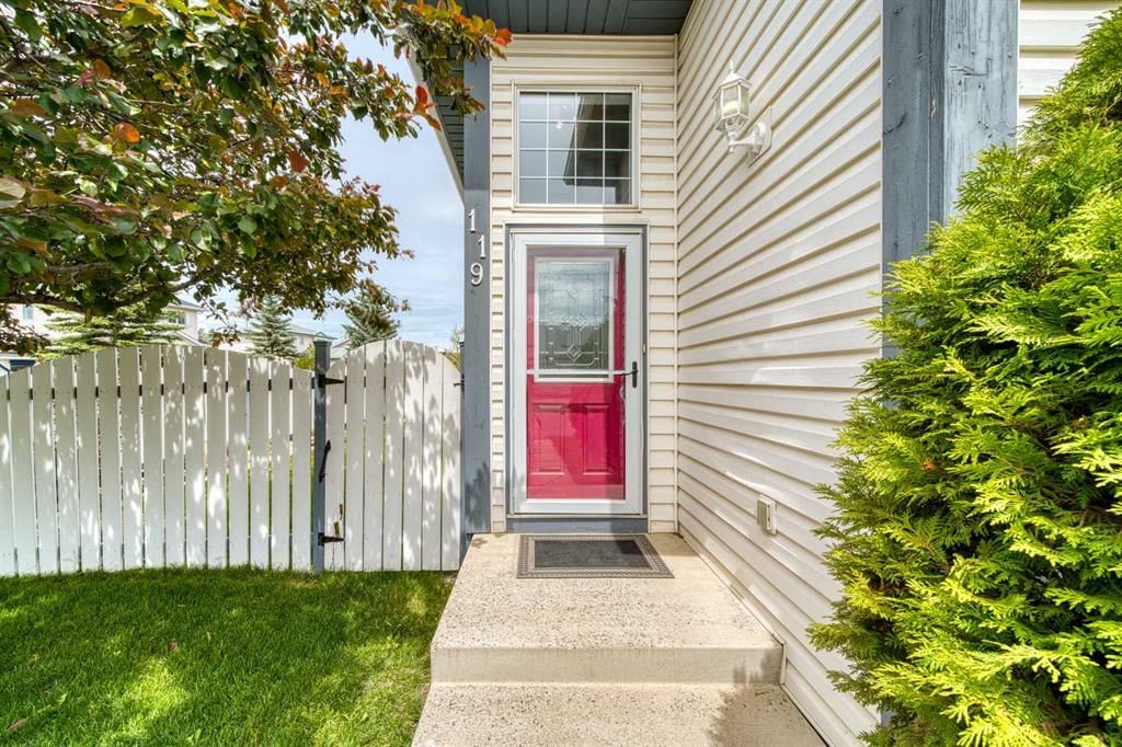 119 Applemont Close SE, Calgary — photo 2 of 48