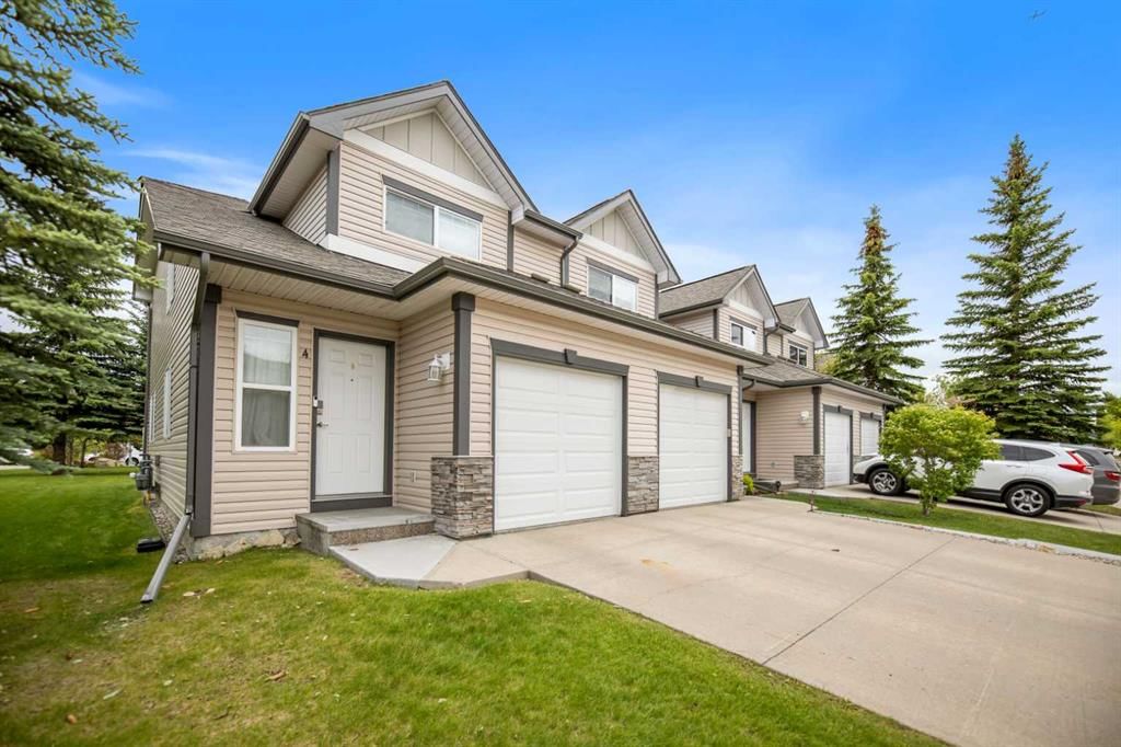 4 Millview Green SW, Calgary — photo 3 of 32