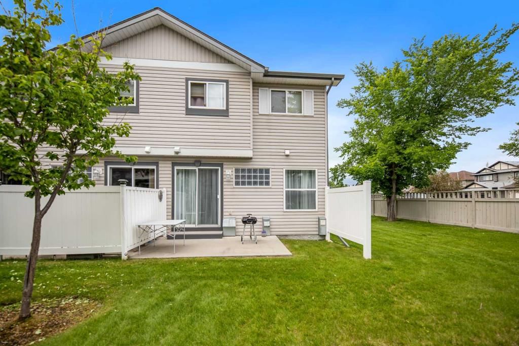 4 Millview Green SW, Calgary — photo 5 of 32