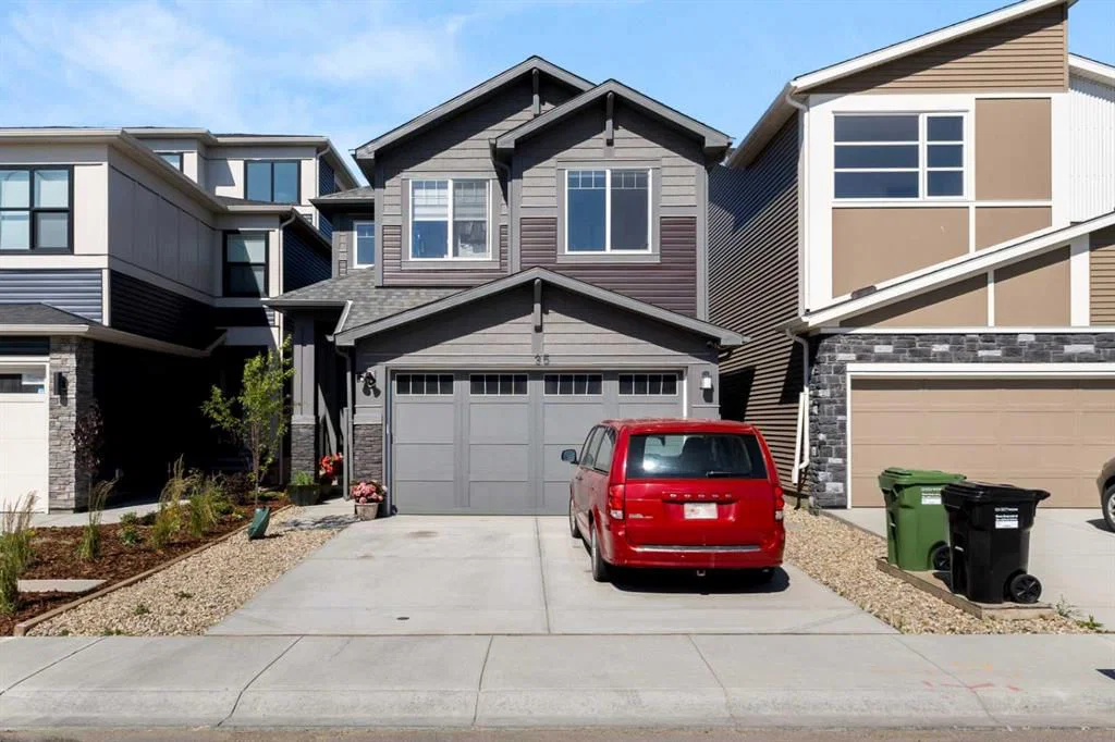 35 Lucas Passage NW, Calgary — main listing photo