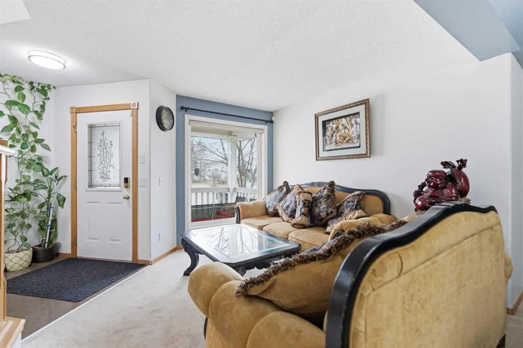 83 Coral Springs Grove NE, Calgary — photo 3 of 35