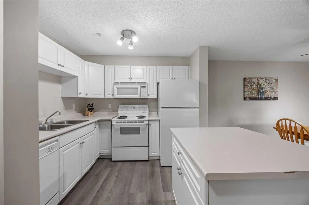 2206, 2000 Millrise Point SW, Calgary — photo 5 of 36
