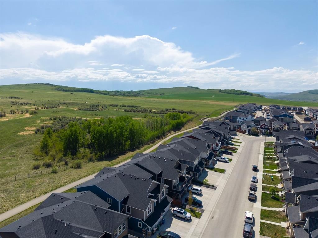 53 Fireside Crescent, Cochrane — photo 2 of 44
