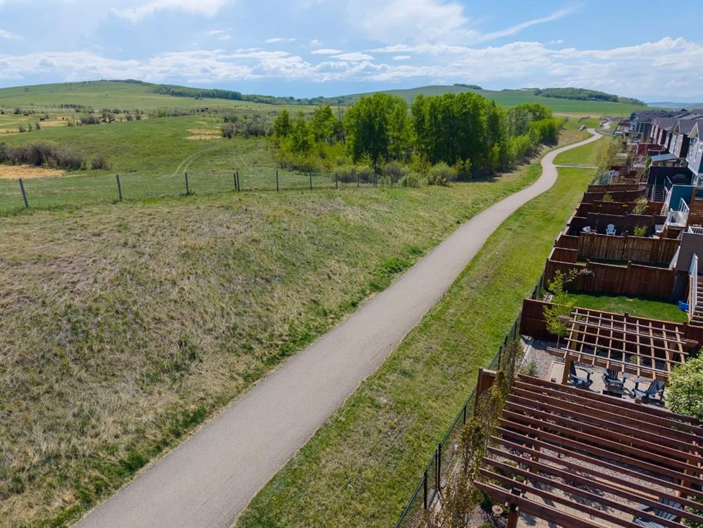 53 Fireside Crescent, Cochrane — photo 3 of 44