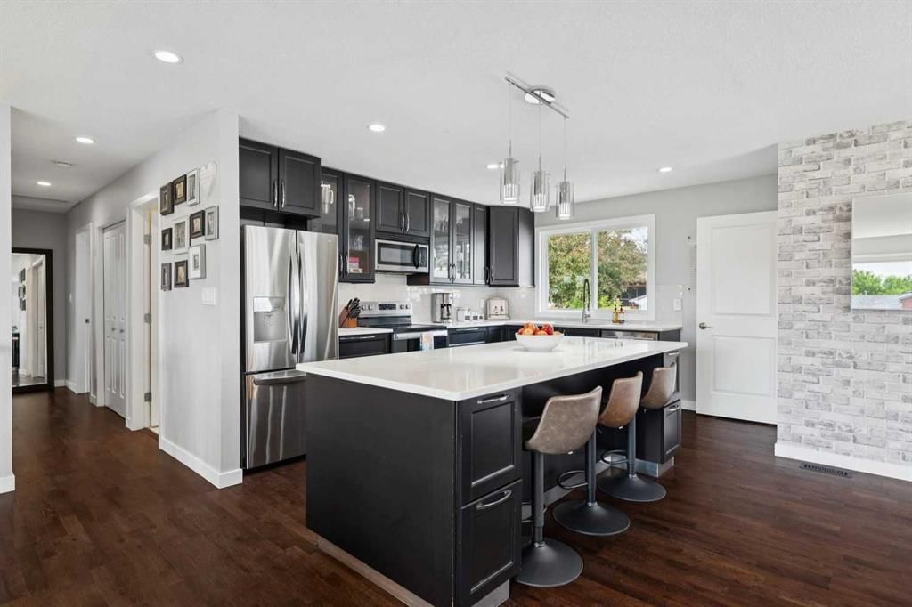 336 Norseman Road NW, Calgary — photo 2 of 46