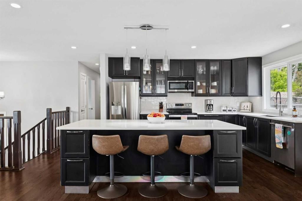 336 Norseman Road NW, Calgary — photo 3 of 46