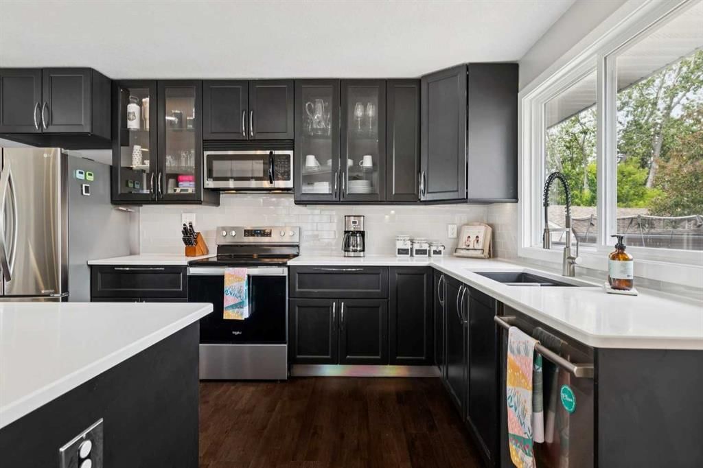 336 Norseman Road NW, Calgary — photo 5 of 46
