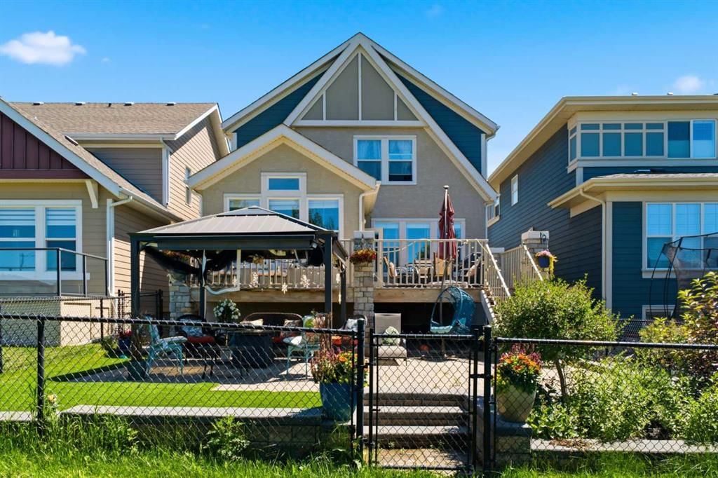 11 MARQUIS Crescent SE, Calgary — photo 5 of 50