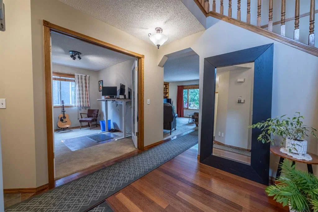19 Mckenzie Lake Manor SE, Calgary — photo 3 of 37