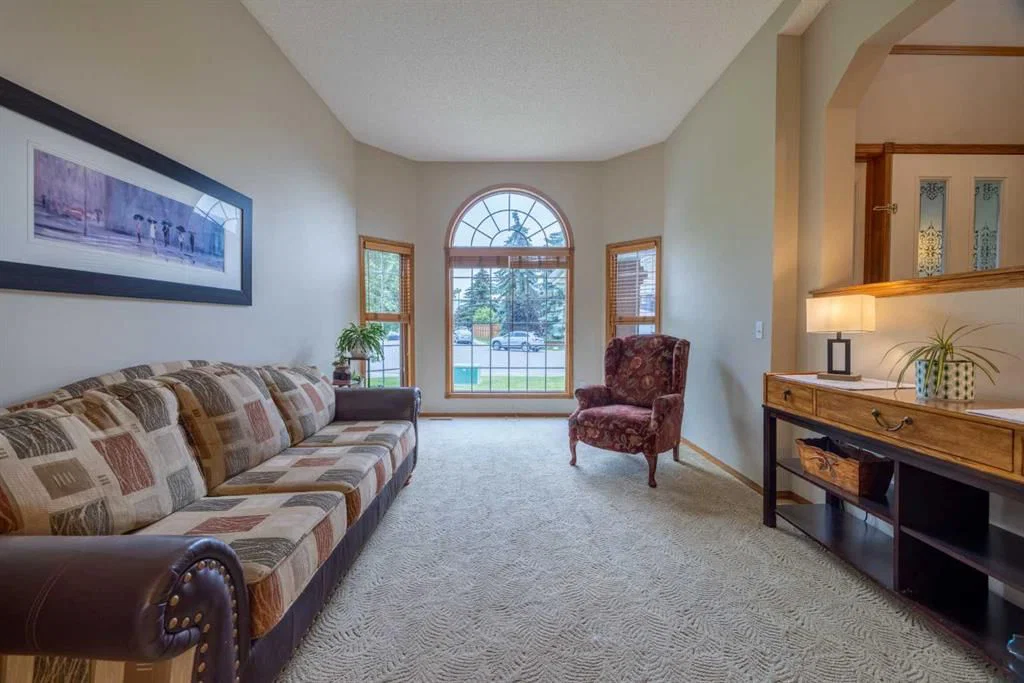 19 Mckenzie Lake Manor SE, Calgary — photo 5 of 37