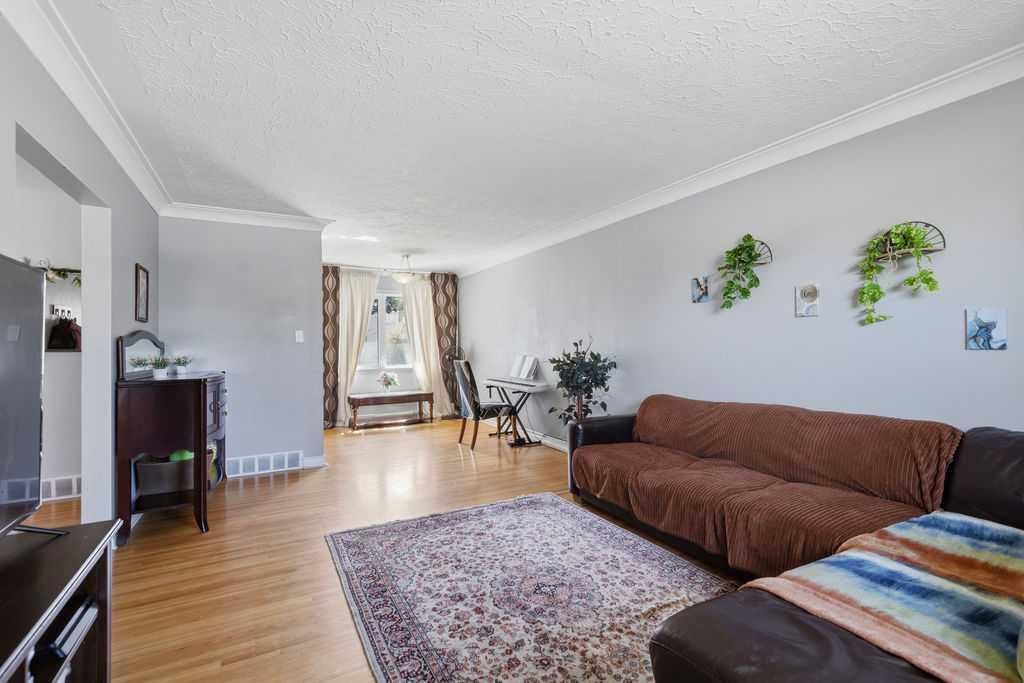 2808 19 Street NW, Calgary — photo 4 of 45