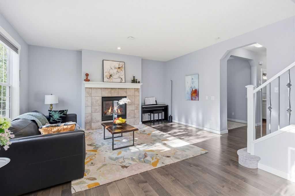 122 Ypres Green SW, Calgary — photo 3 of 46