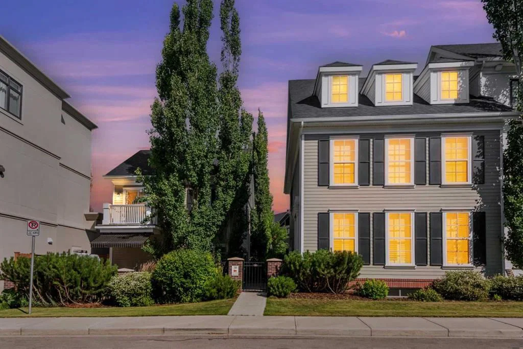 30 Victoria Cross Boulevard SW, Calgary — main listing photo