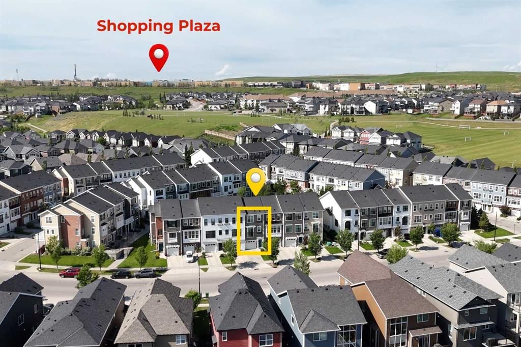 575 Sherwood Boulevard NW, Calgary — photo 5 of 32
