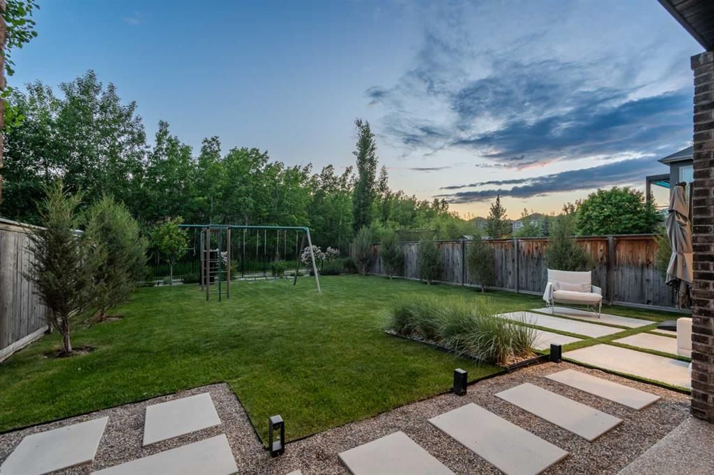 137 West Grove Point SW, Calgary — photo 4 of 50