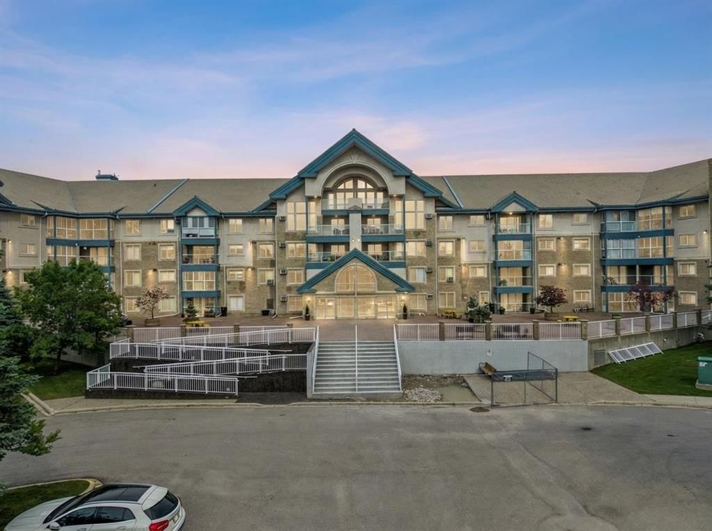 413, 7239 Sierra Morena Boulevard SW, Calgary — main listing photo
