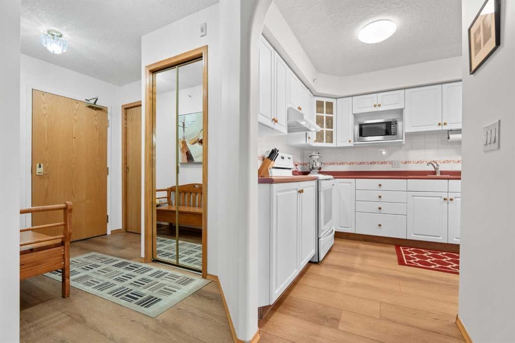 413, 7239 Sierra Morena Boulevard SW, Calgary — photo 4 of 47