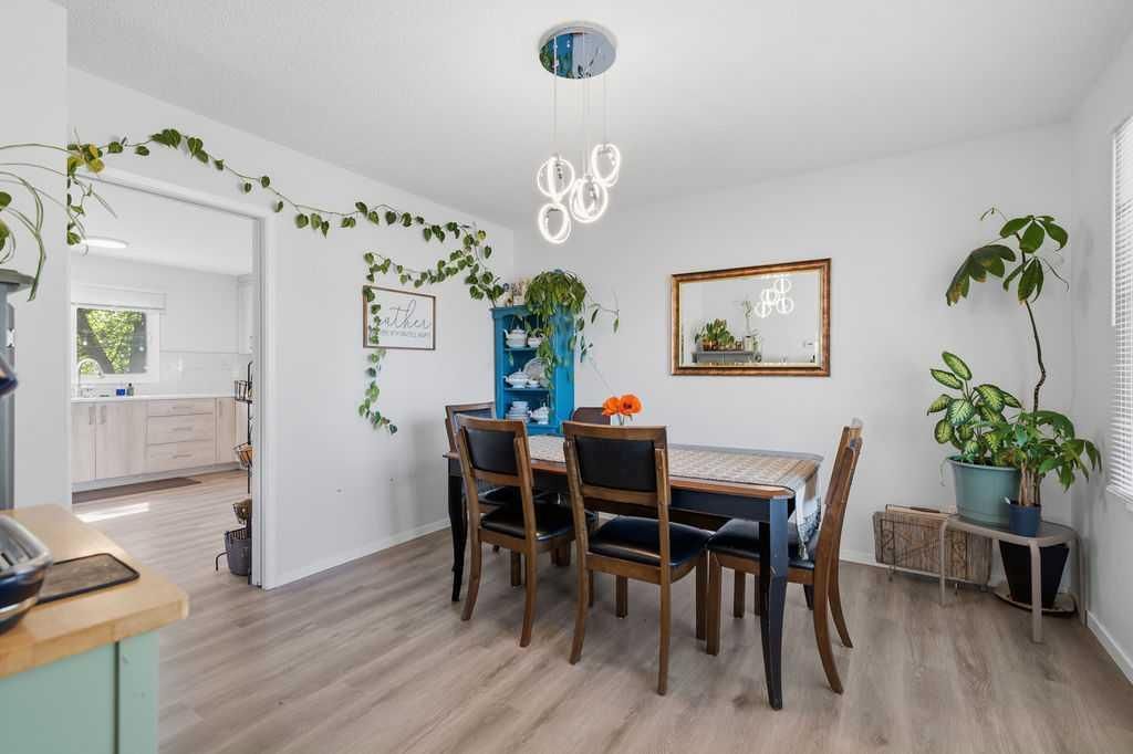 2812 19 Street NW, Calgary — photo 4 of 38