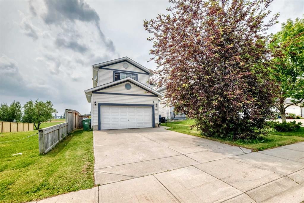 7230 Laguna Way NE, Calgary — photo 3 of 50