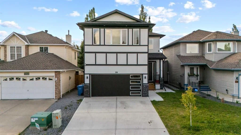136 Douglas Ridge Green SE, Calgary — main listing photo