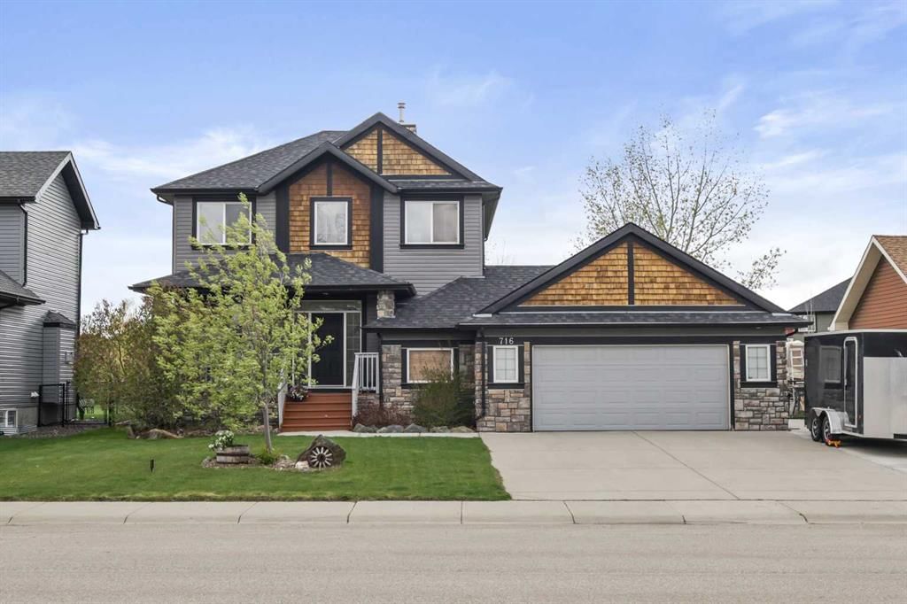 716 Boulder Creek Drive SE, Langdon — main listing photo