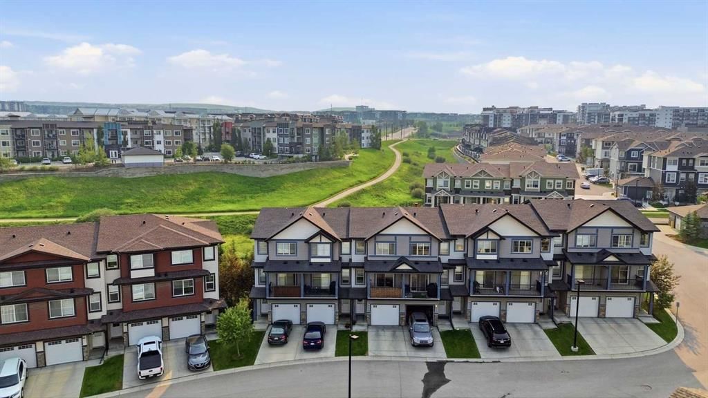 445 Sage Hill Grove NW, Calgary — main listing photo