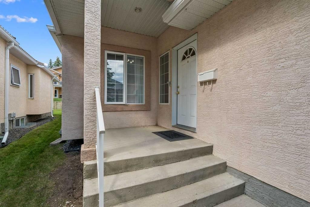 120 Scimitar Heath NW, Calgary — photo 4 of 34