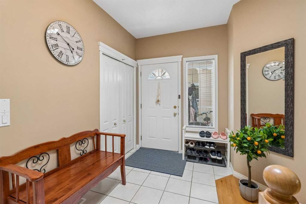 120 Scimitar Heath NW, Calgary — photo 5 of 34