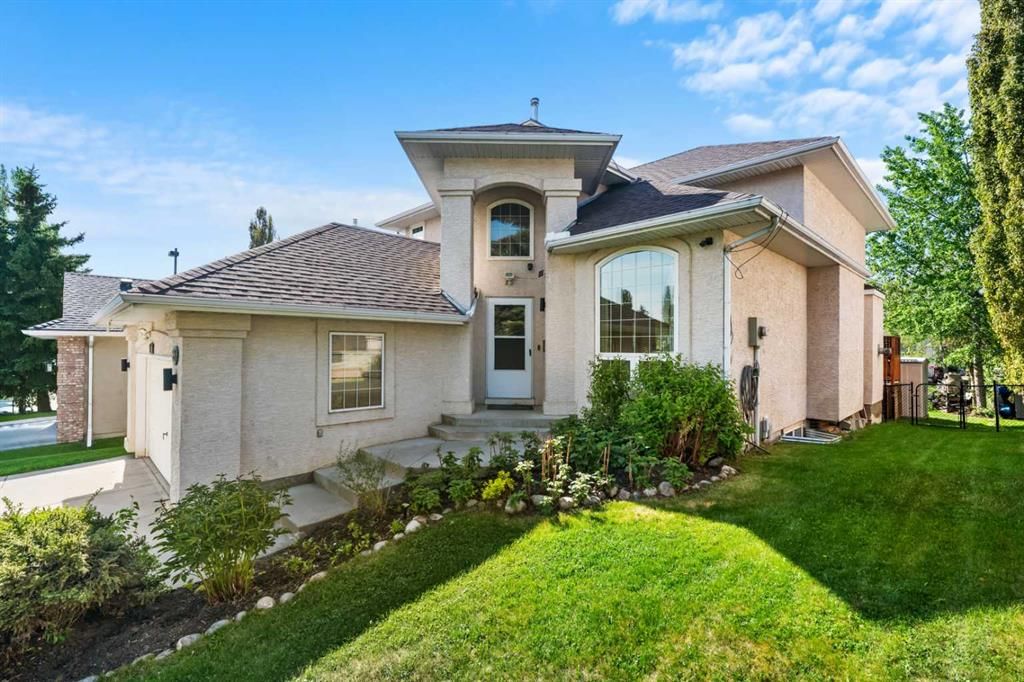 28 Mt Norquay Gate SE, Calgary — main listing photo