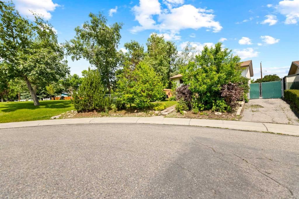 323 maddock Crescent NE, Calgary — photo 2 of 37