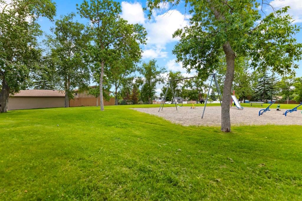 323 maddock Crescent NE, Calgary — photo 5 of 37