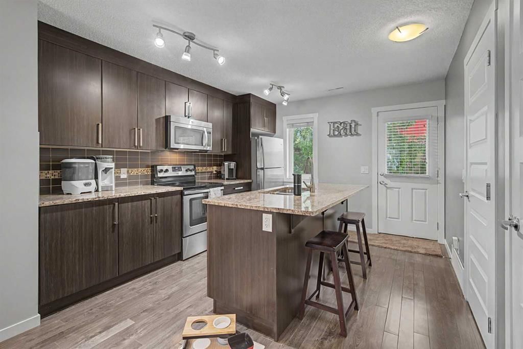 532 Mckenzie Towne Close SE, Calgary — photo 2 of 33