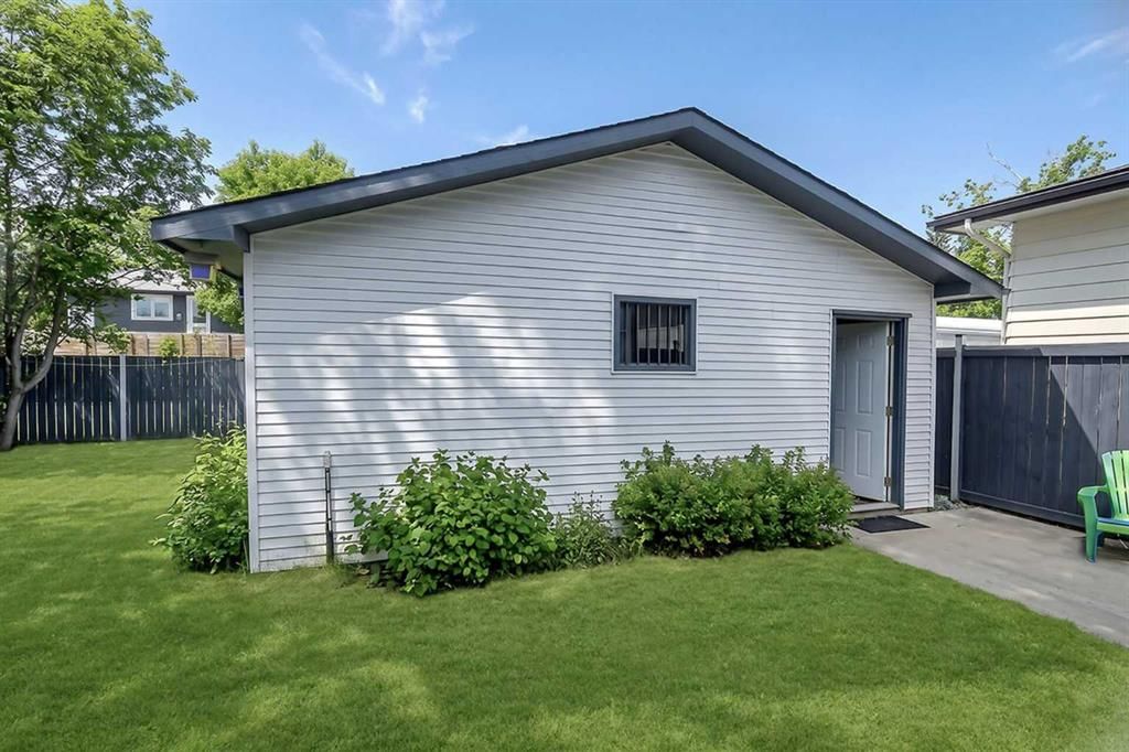 3523 48 Street NE, Calgary — photo 4 of 47