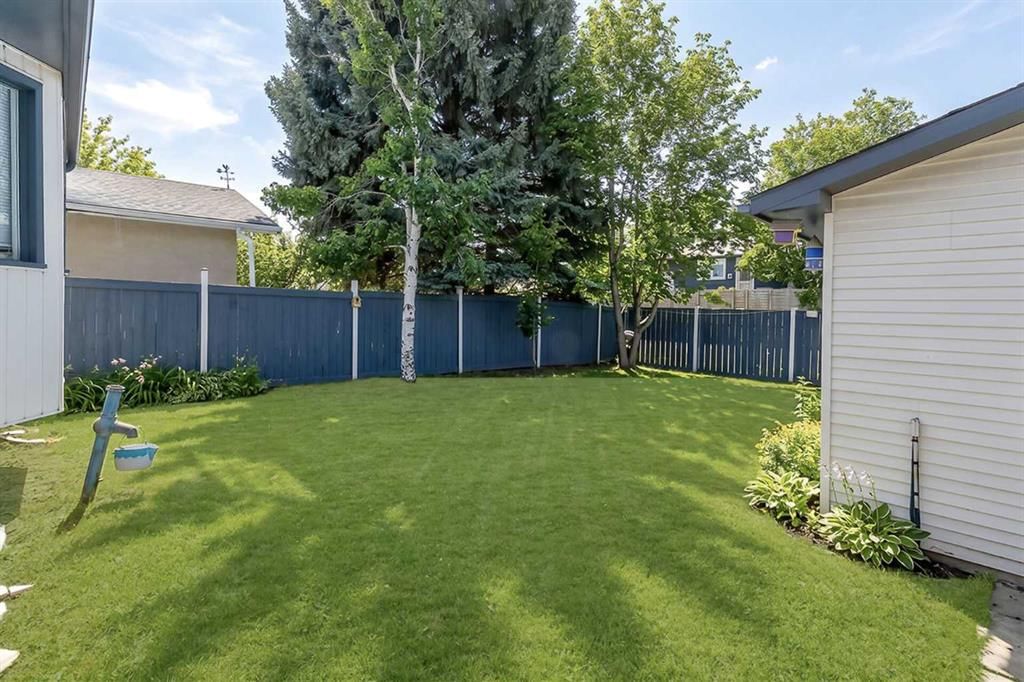3523 48 Street NE, Calgary — photo 5 of 47