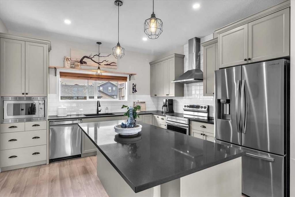 70 Haskayne Drive NW, Calgary — photo 2 of 33