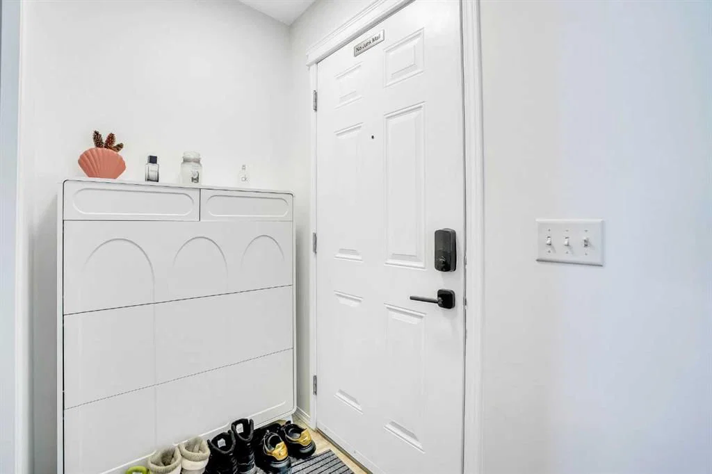 142 Panatella Park NW, Calgary — photo 3 of 31