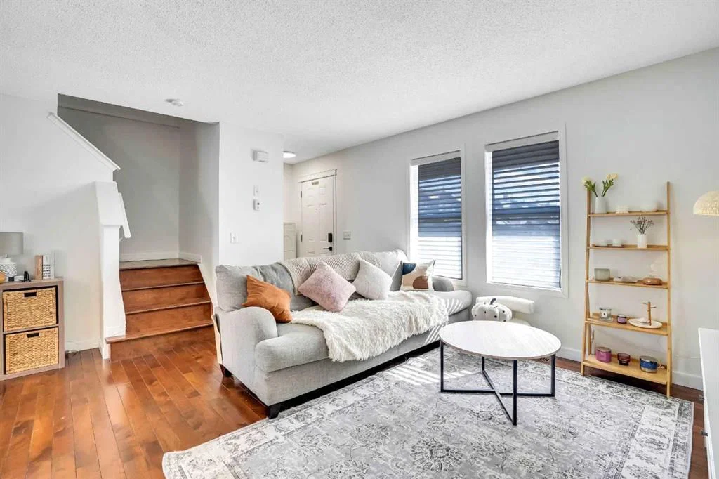 142 Panatella Park NW, Calgary — photo 5 of 31