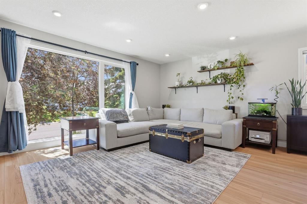 312 Penworth Way SE, Calgary — photo 3 of 40