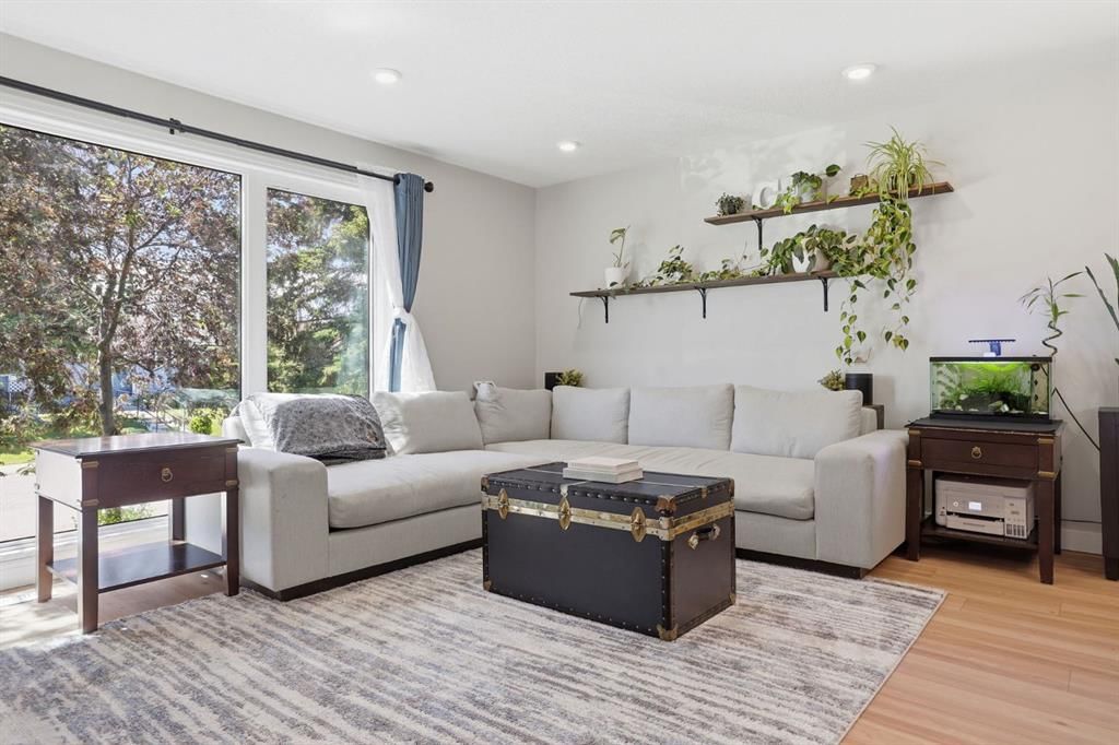 312 Penworth Way SE, Calgary — photo 4 of 40