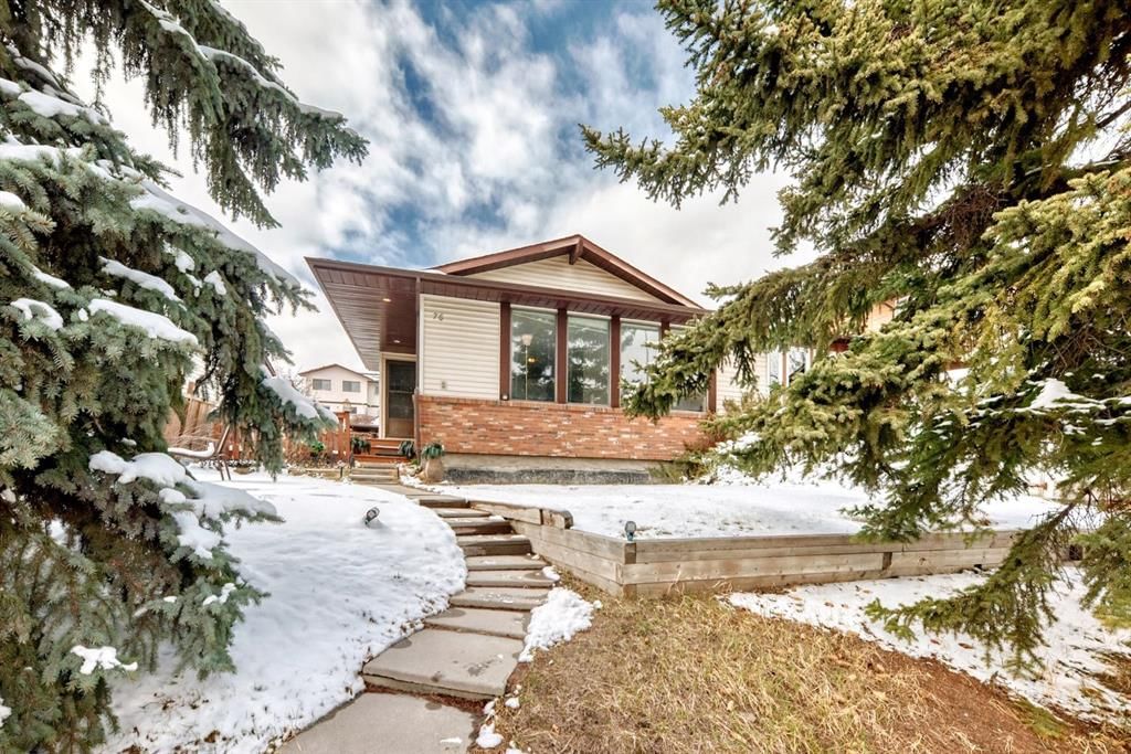 76 Edgewood Drive NW, Calgary — photo 2 of 25