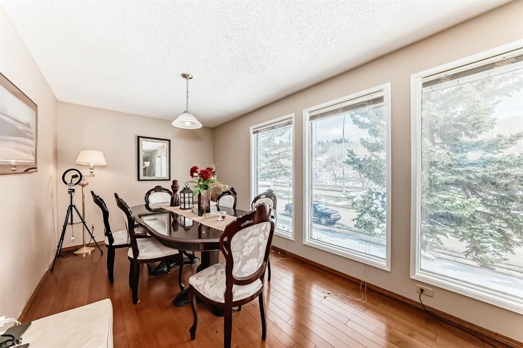 76 Edgewood Drive NW, Calgary — photo 5 of 25