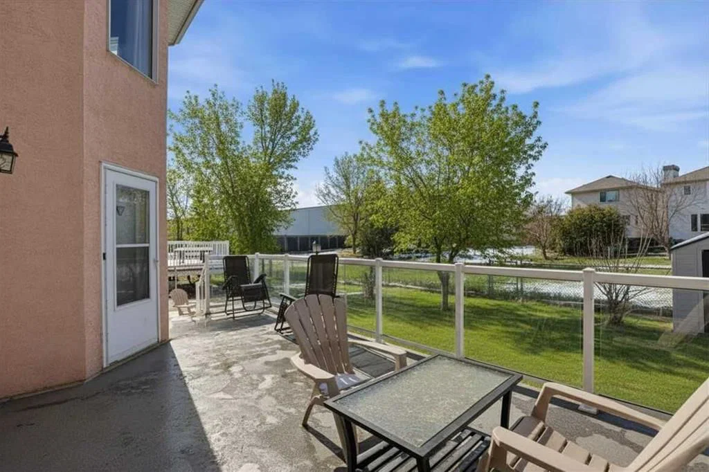 5221 Coral Shores Drive NE, Calgary — photo 2 of 45