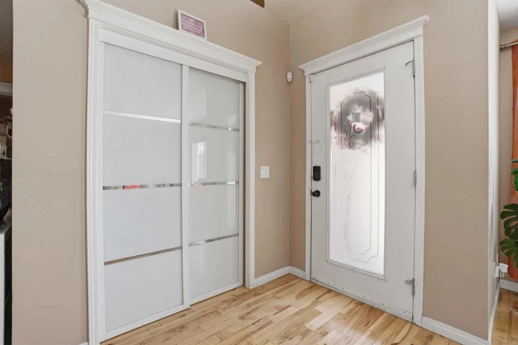 5221 Coral Shores Drive NE, Calgary — photo 3 of 45