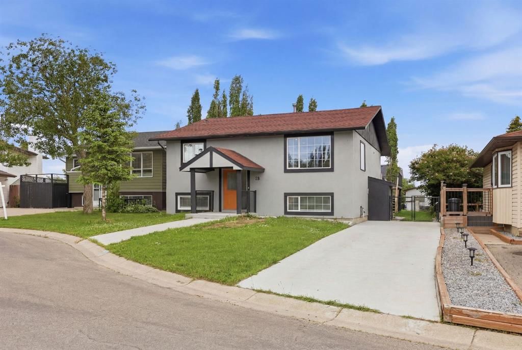 28 Fallingworth Court NE, Calgary — photo 2 of 48