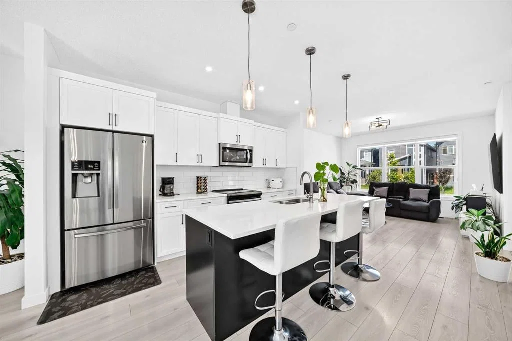 673 Livingston Way NE, Calgary — photo 2 of 35