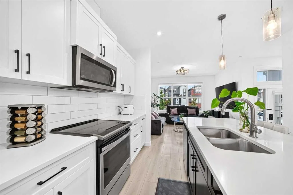 673 Livingston Way NE, Calgary — photo 3 of 35