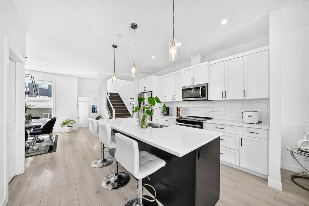 673 Livingston Way NE, Calgary — photo 4 of 35